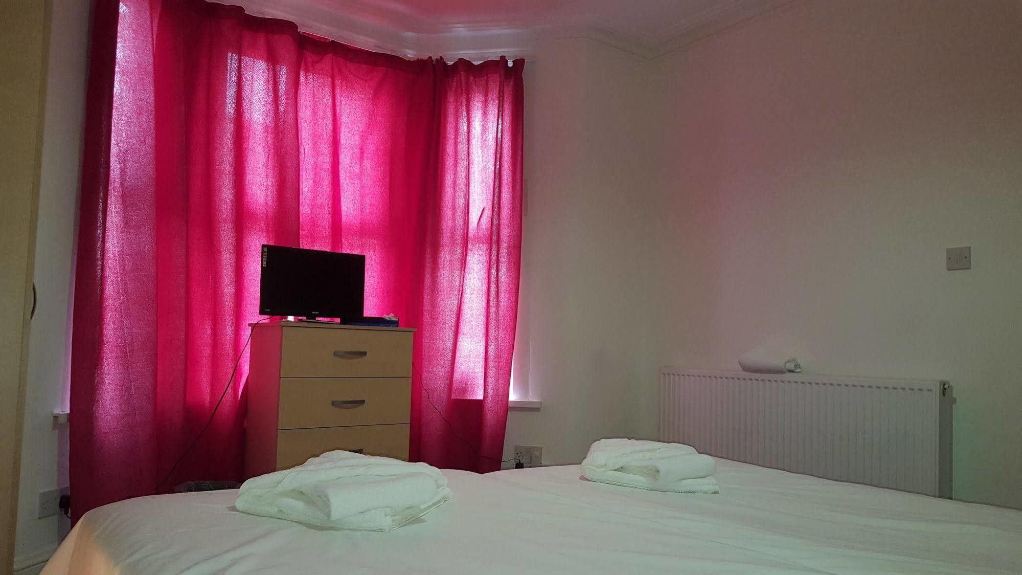 Gasthof Paradise Accomodation London