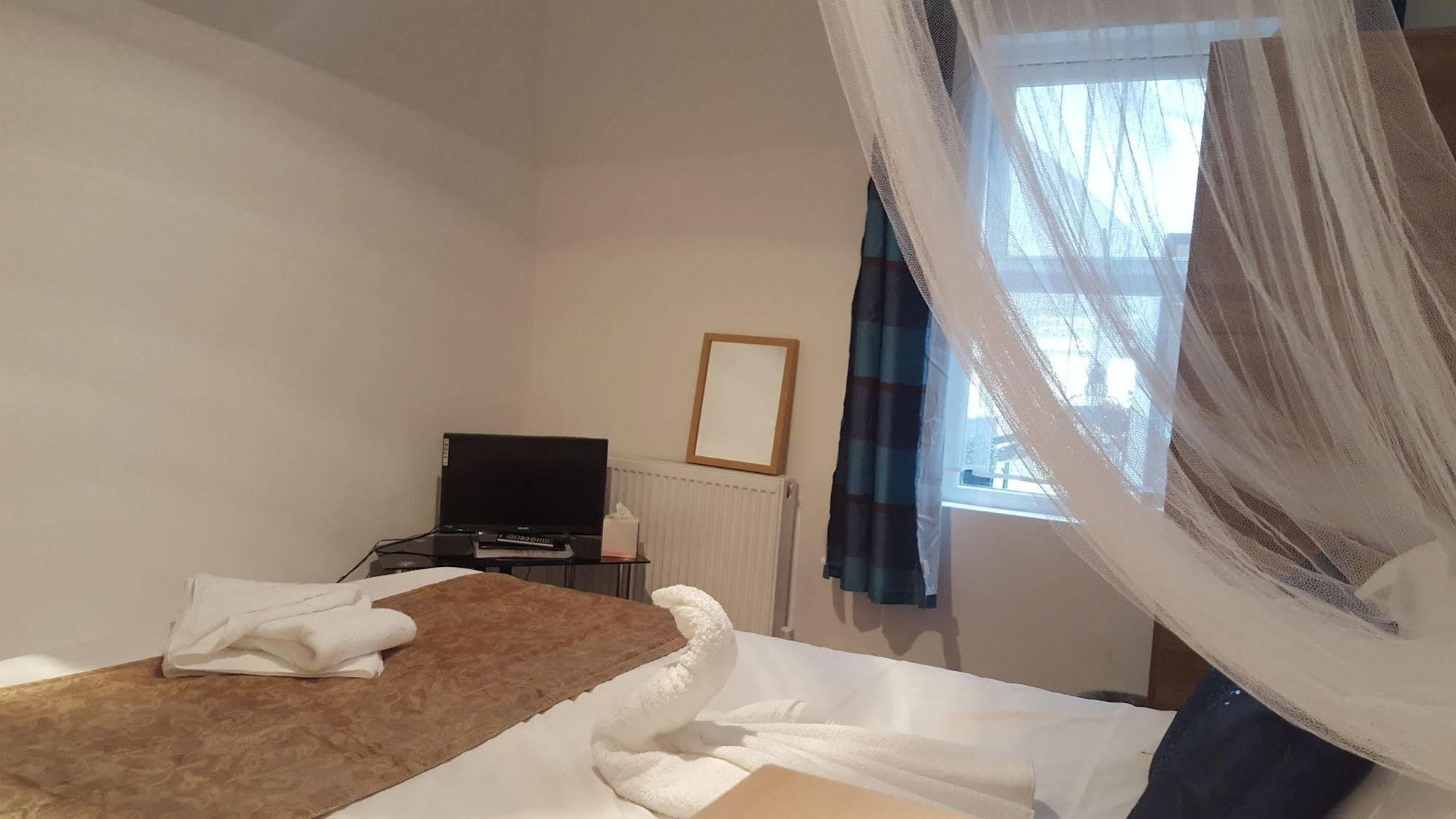 Paradise Accomodation 2* London
