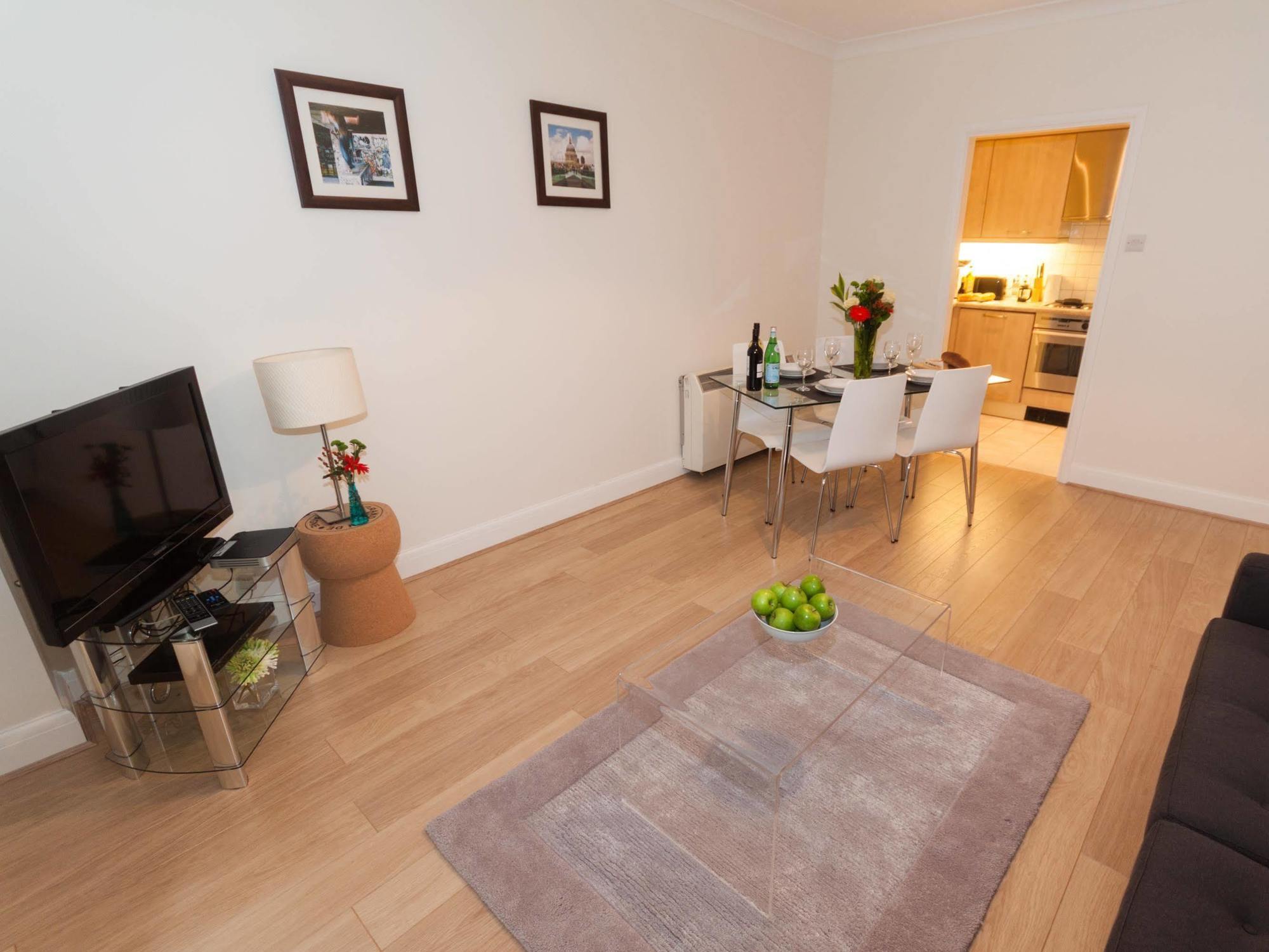 Monument Street Apartment *