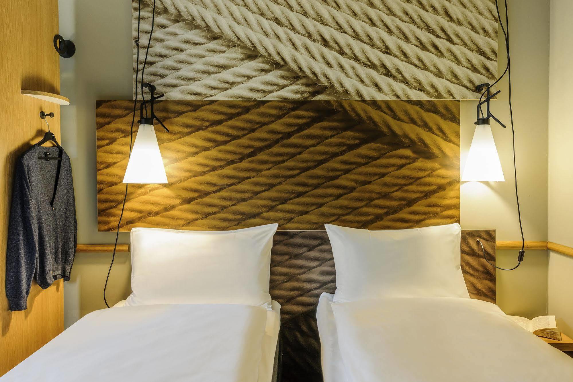 Hotel Ibis Docklands Canary Wharf 3*