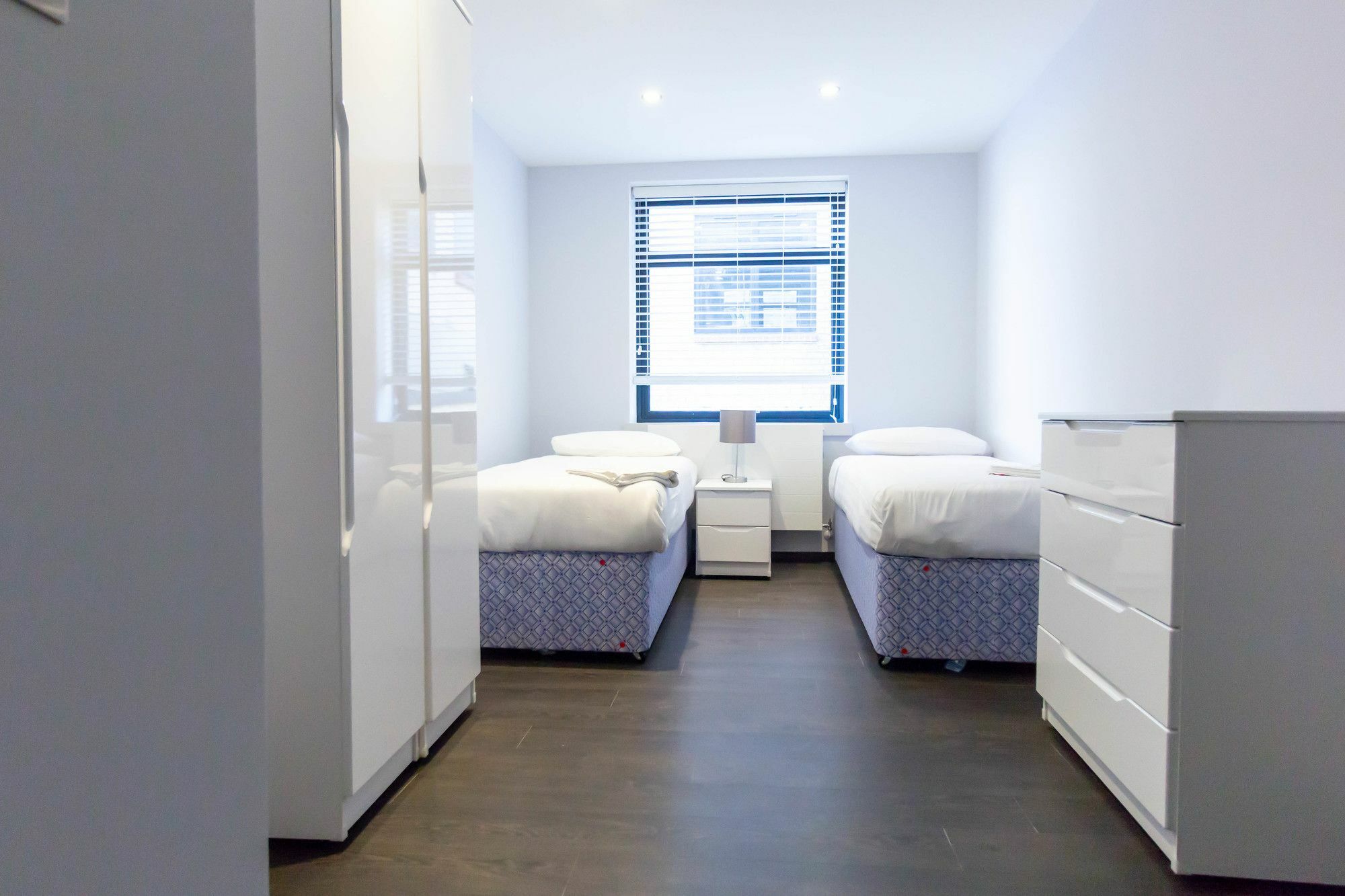 Access Tower Hill Apartment *