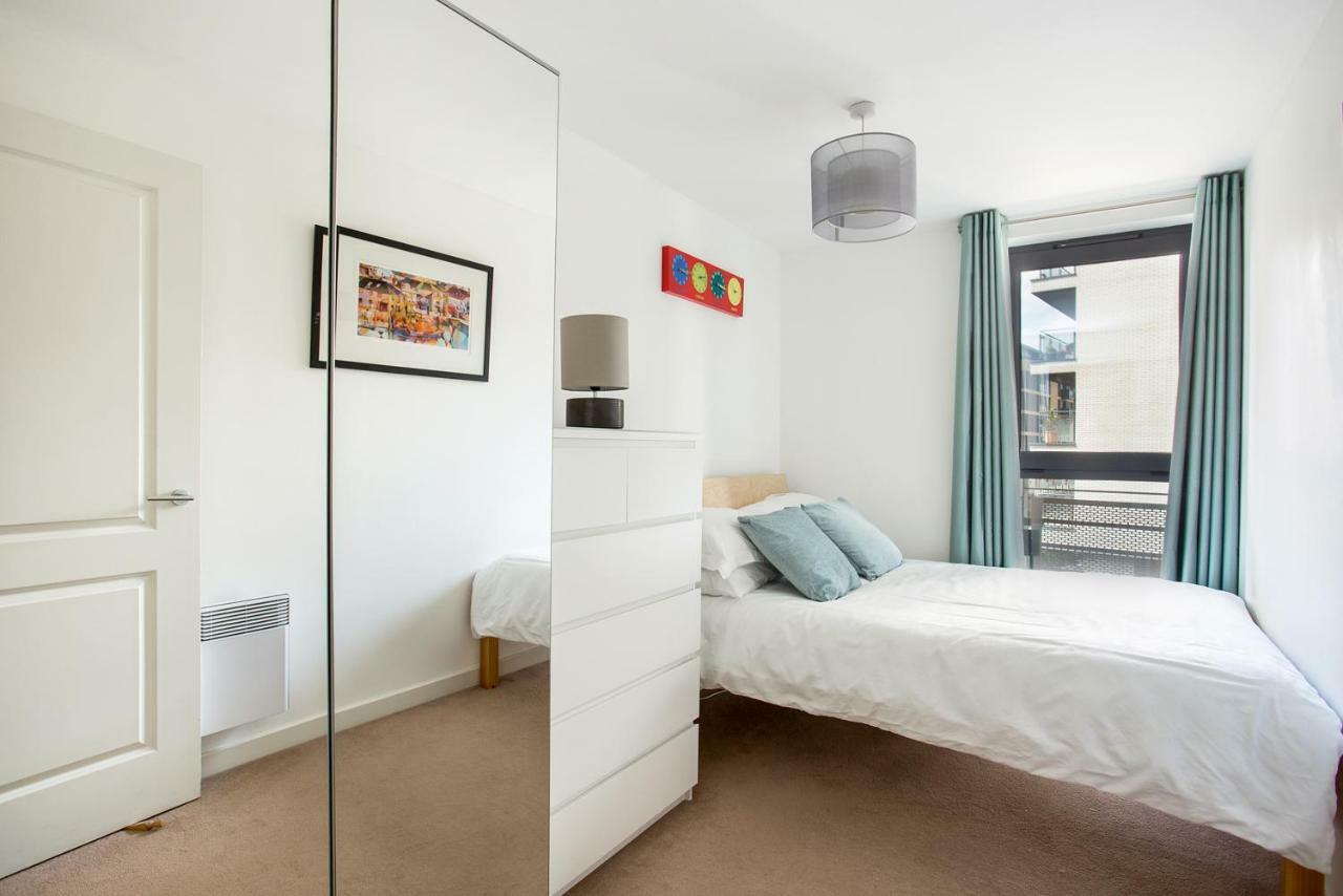 Apartment Beautiful, Secure, 2-bedroom Canal-side *