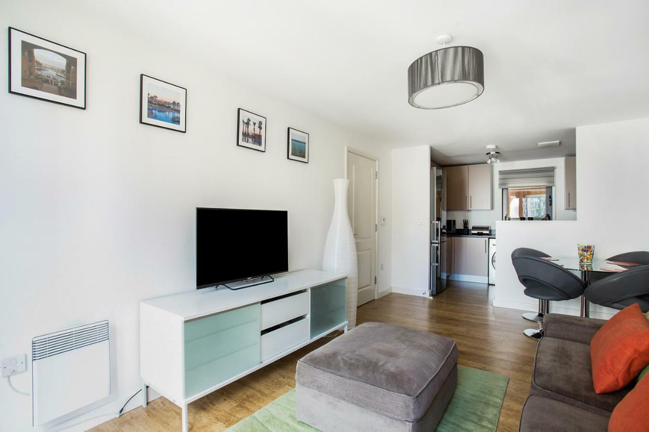 Beautiful, Secure, 2-bedroom Canal-side * London