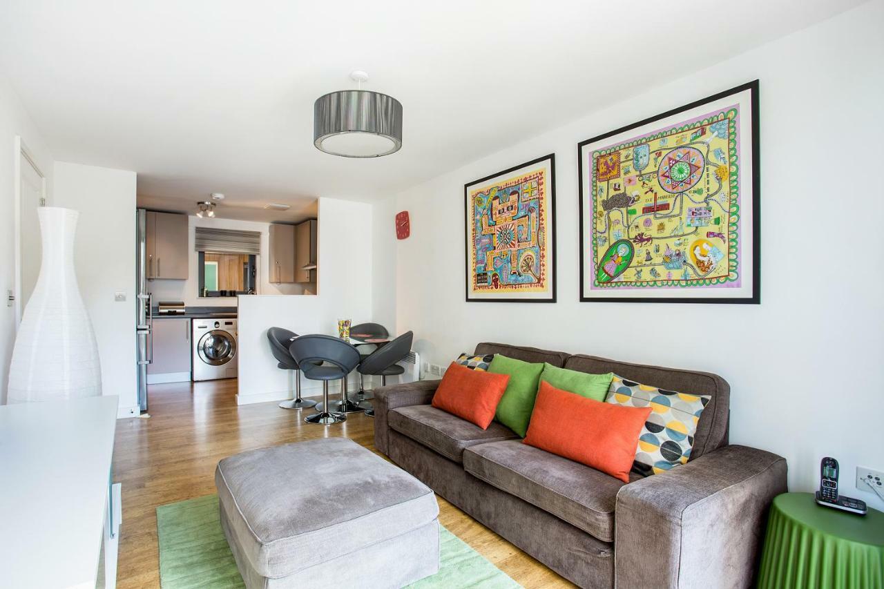 Beautiful, Secure, 2-bedroom Canal-side