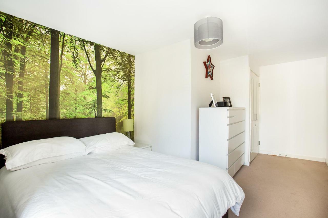 Beautiful, Secure, 2-bedroom Canal-side * London