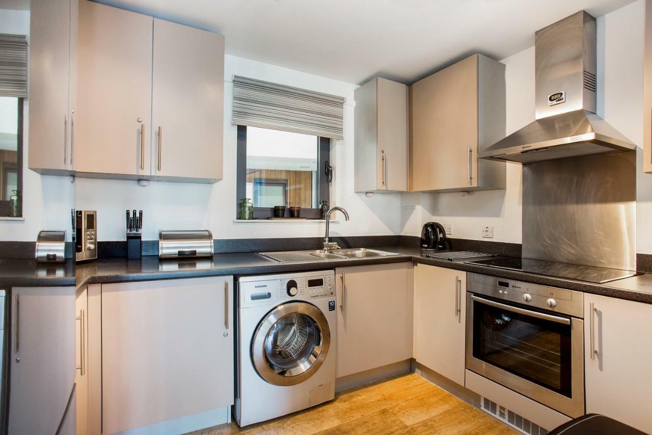 Beautiful, Secure, 2-bedroom Canal-side London