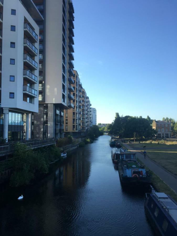Beautiful, Secure, 2-bedroom Canal-side Apartment London
