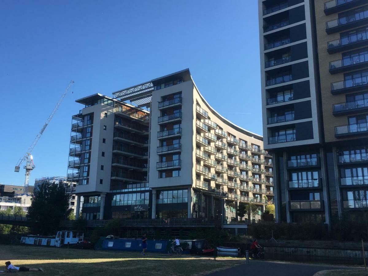 Beautiful, Secure, 2-bedroom Canal-side Apartment *