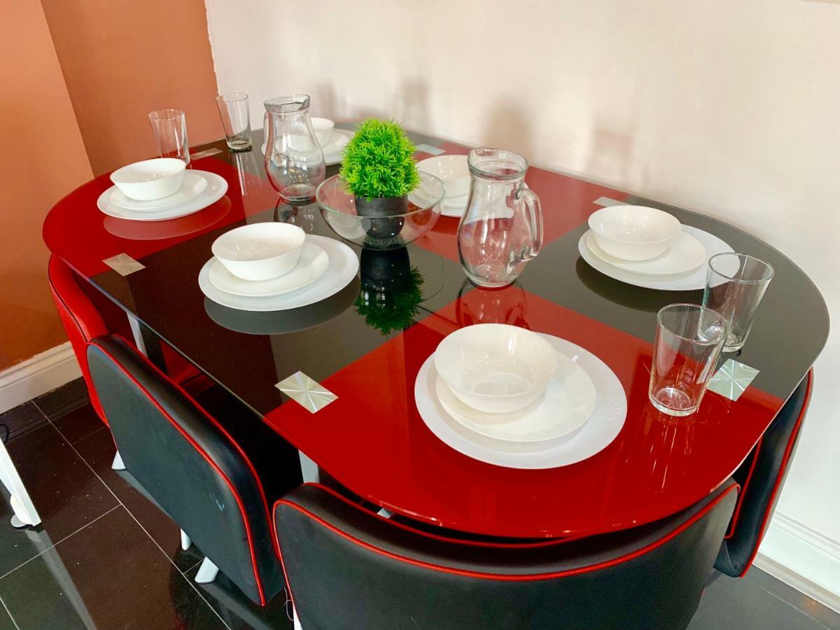 2 Bedroom Apartment, Kitchen, Reception And Private Garden Apartment London