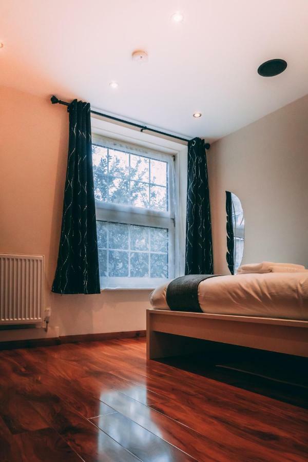 Quality Stay,2 Bed Near The Centre, 2min Walk From Metro Station Apartment London