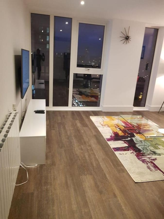 Apartment High View Two Bedroom In Woolwich *