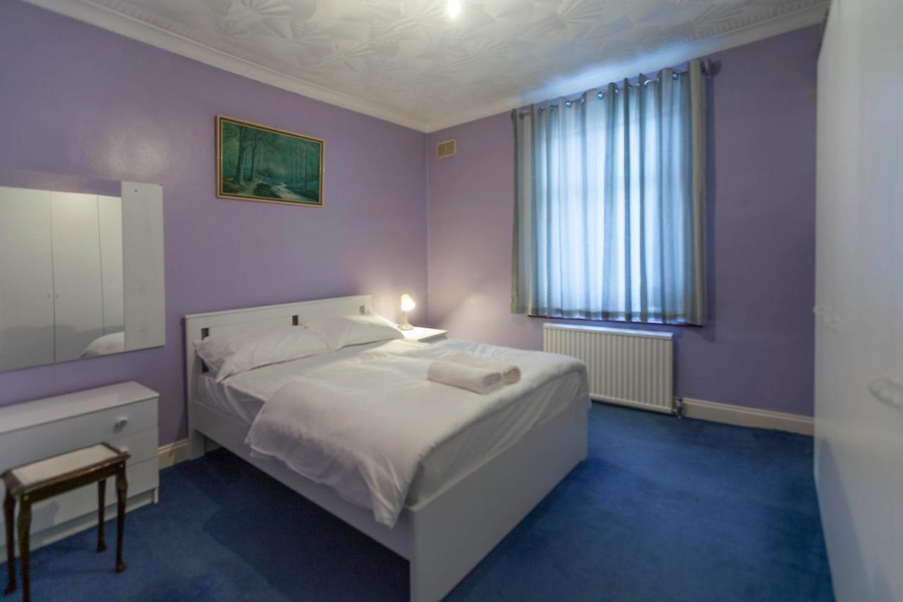 Guest house Adam Short