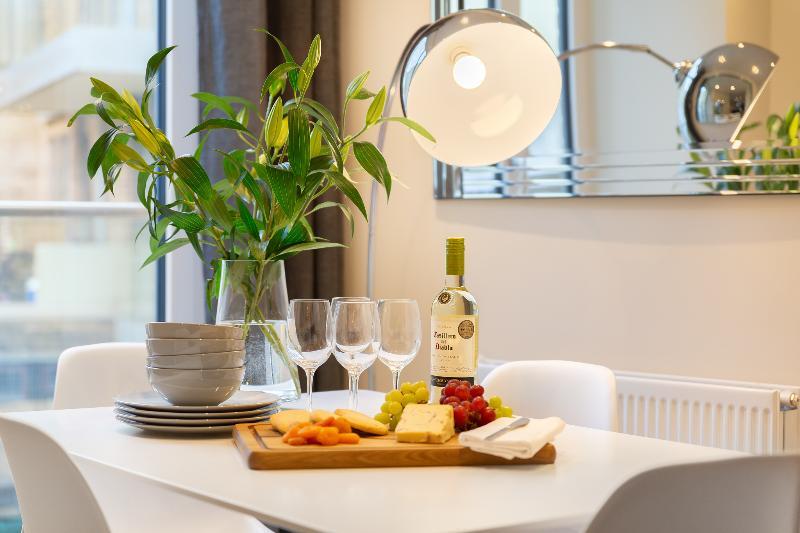 Hotel Canary Gateway Serviced 4*