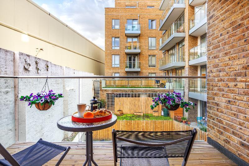 Canary Gateway Serviced 4*