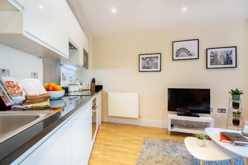 Canary Gateway Serviced London