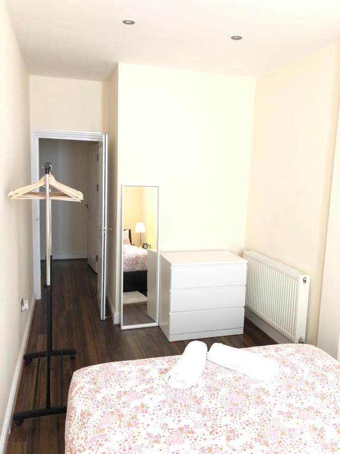 Greater Holiday Let @ Hanwell Apartamento Londres