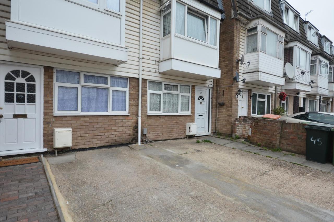 Five Bedroom Townhouse Near Excel Exhibition Centre Apartment London
