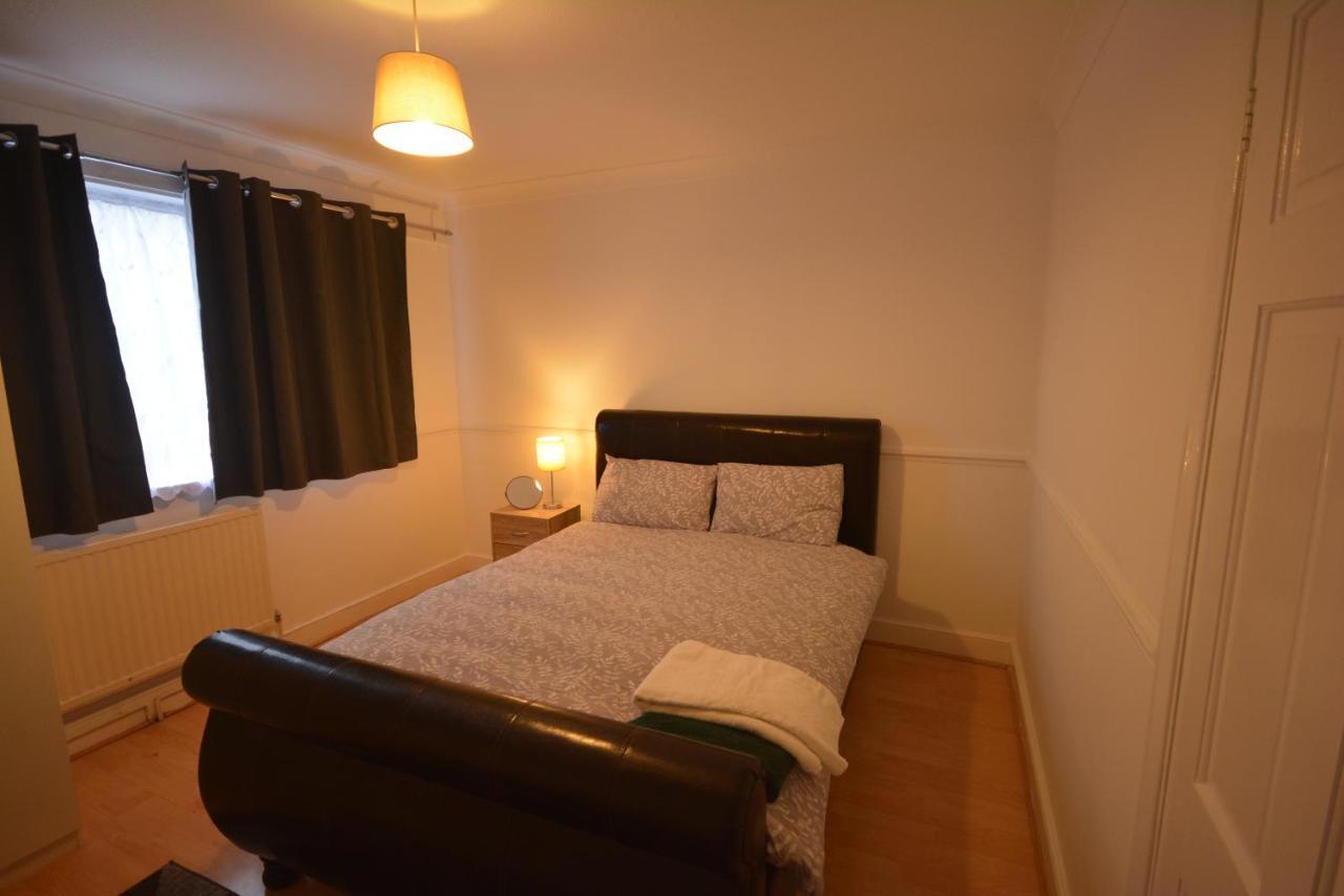 Five Bedroom Townhouse Near Excel Exhibition Centre Apartment *
