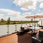 2-Bedroom Penthouse In Canada Water With Balcony