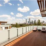 2-Bedroom Penthouse In Canada Water With Balcony