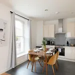 London City Apartments - Luxury And Spacious Apartment With Balcony