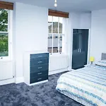 Camden Large 2 Bedroom Flat Guest House