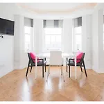Stylish Flat Near Hyde Park