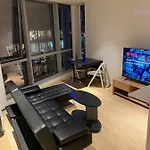 Luxury Canary Wharf One Bedroom Apartment In The Heart Of London