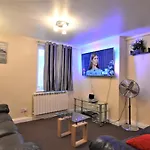 London Zone 2 Lovely 4 Bedroom Apartment - 3 Trowbridge Road