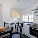 Stylish Stays By Russel Square