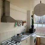 Charming 3-Bed Apartment In London