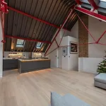 Joivy Stylish 1-Bed Loft Apartment Near Battersea Park, South London
