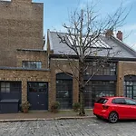Joivy Stylish 1-Bed Loft Apartment Near Battersea Park, South London