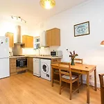 New Stylish 1 Bedroom Flat With Garden London