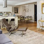 Beautiful 2 Bedroom 2 Bath Flat In South Kensington