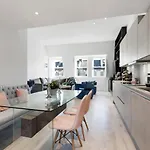 Lovely Newly-Renovated 3 Bedroom Apartment In Fulham