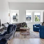Lovely Newly-Renovated 3 Bedroom Apartment In Fulham