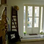 Beautiful Canalside 1-Bedroom Flat With Terrace