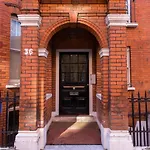 Modern 1 Bed Flat In Knightsbridge