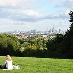 Modern Apartment In Hampstead For 4