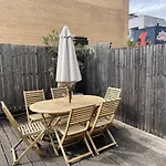 Central London Charming Camden Split Level Home