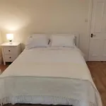 Battersea 3-Bedroom Apartment With Patio Garden