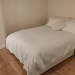Battersea 3-Bedroom Apartment With Patio Garden