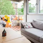 Pass The Keys Spacious Kennington Apartment, 4 Mins From Station