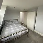 3 Bed Apartment In Colliers Wood