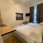 F6-Comfy Ground Flr Studio Fits 4- Near Paddington