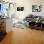 Luxury Canary Wharf Apartment With Free Parking