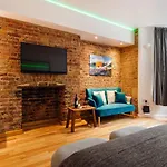 The Lovely Longridge Road Apartment