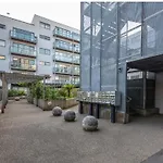 Large American Loft Style Apartment Close To Centre