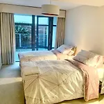 Large American Loft Style Apartment Close To Centre